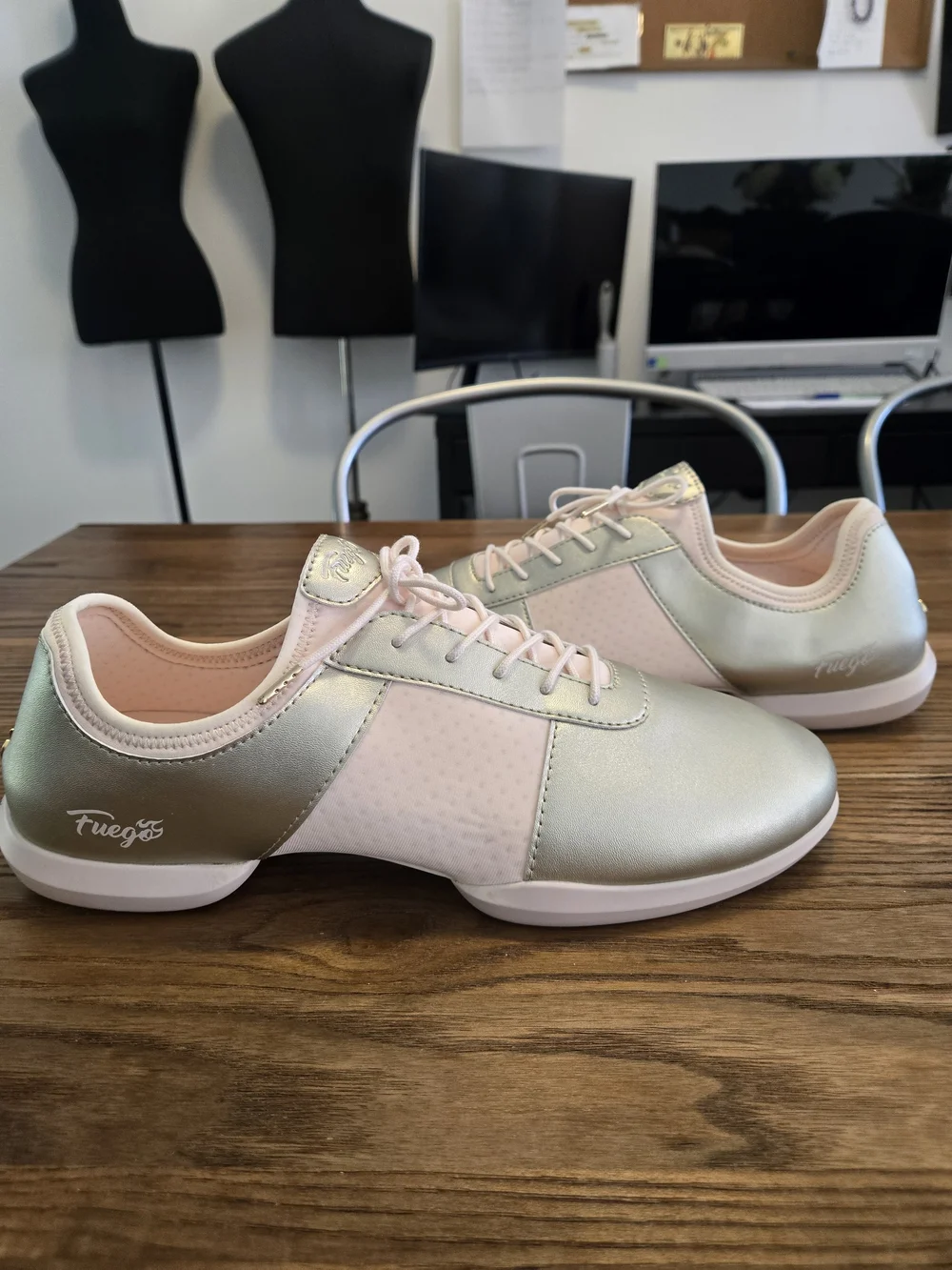 Fuego Split Sole Dance Sneakers   Women's Size 12 Mens 10.5